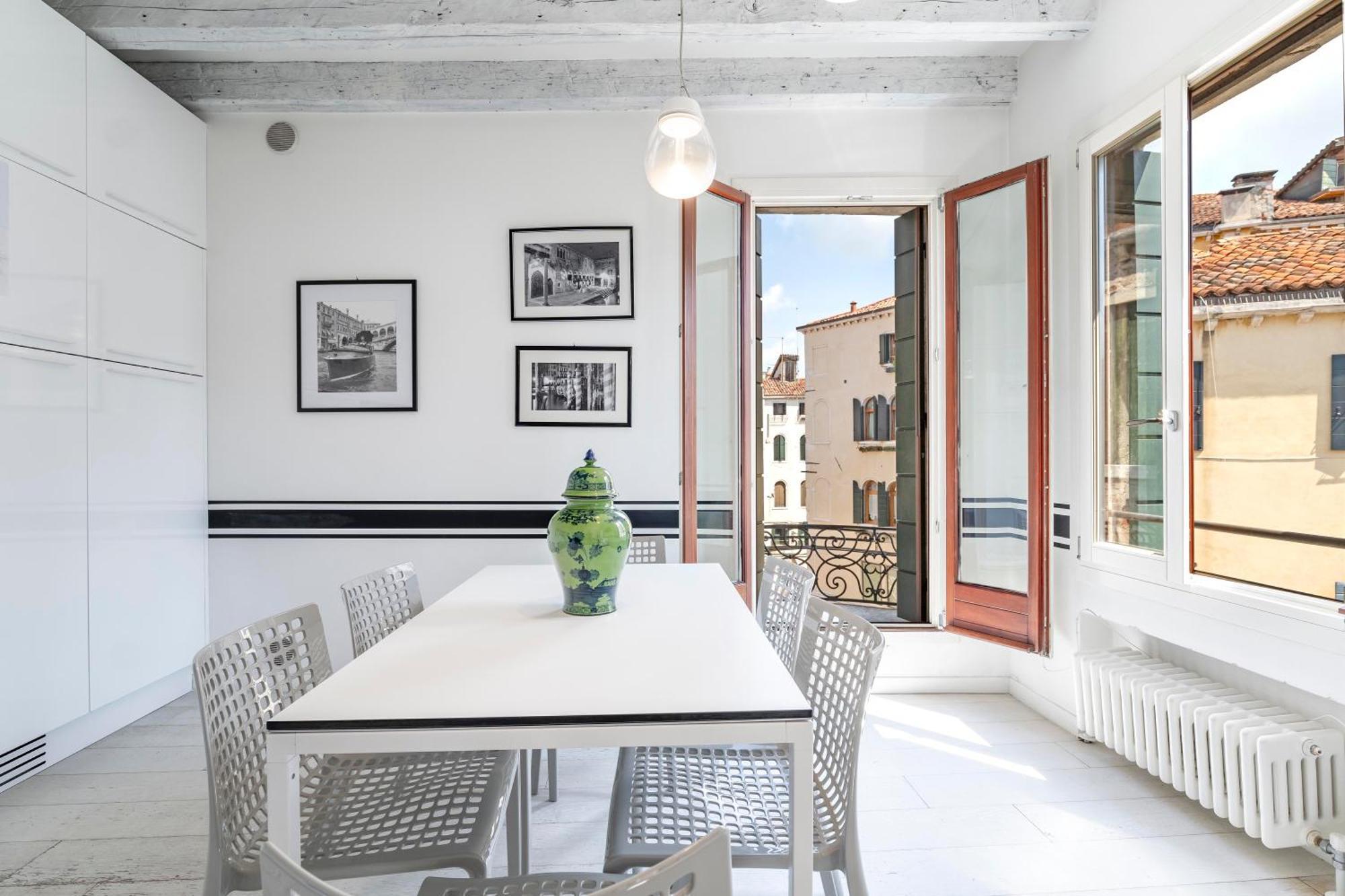 Black And White Appartement
